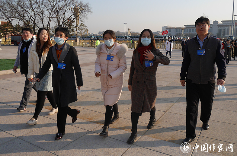 �������Ļ��Ӣ�ۣ����ڵĹ�����Ա