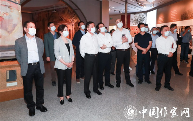 ������Ӱ�������̸���ϵĽ���������80������չ��Ļ