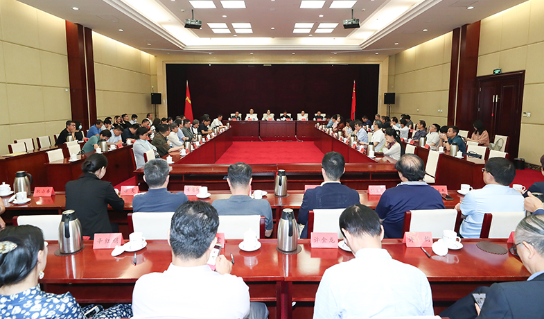 8月25日,第八届鲁迅文学奖各奖项评奖委员会最后一次全体会议在京举行