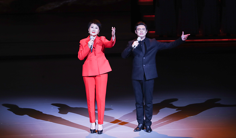 张凯丽、胡乐民朗诵《回延安》