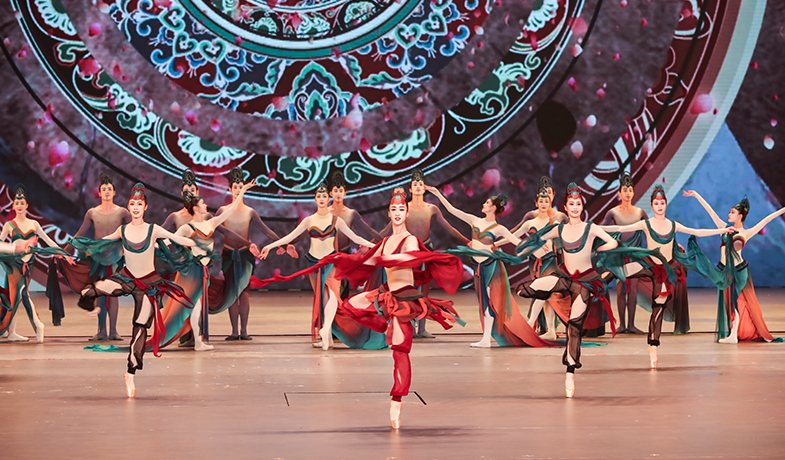 中央芭蕾舞团表演舞剧《敦煌飞天》