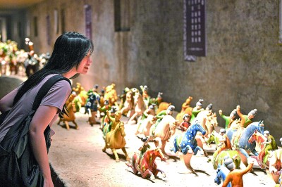 �ο��ں���������������ʯɽ�����������Ʒ����չʾ���ڲιۡ��»��緢