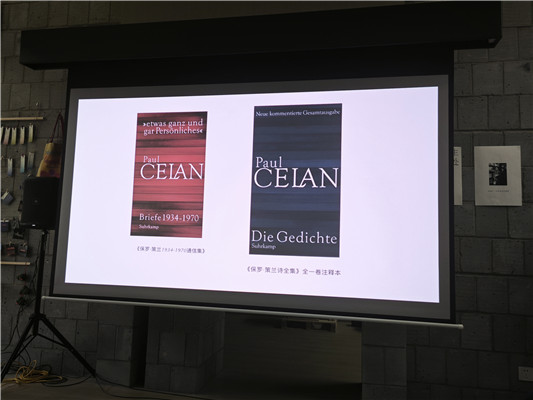  ��Ϊ���ޡ�������ǰ�ǳ����Ծ��Լ���ʫ�������κ�ڹ�ͣ������ޡ�����1934-1970ͨ�ż������󣩵ĳ���Ϊ�����ṩ����һ�����ܵ�·������ͨ���Ķ�����������������ĳЩ������ʫ�Ĺ۵㡣    ����Ƚ���Ҫ�Ĺ����黹���������ޡ�����ʫȫ�������ң�����һ�������������˲���ÿһ��ʫ����Դ��仯��������ʫ�д���ĳ�����������������Щ���ڲ������еġ���������