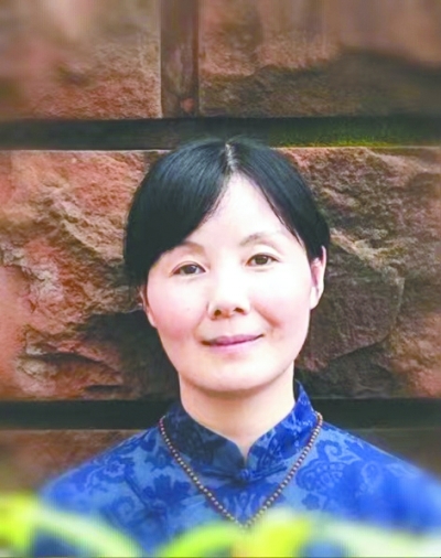 ��ܿ���羺���»�Ա��һ�����ҡ����ں�������Ϊ�ϲ�����ѧ����Ժרҵ���ҡ������г�ƪС˵���Ի����������ҡ���С˵�������ȸ˵������ޱޱ��������������ë����ɢ�ļ���ֽ�����︡�������������������Խ��ʷ�ĳ��硷���ӽ�����������ȡ�����Ʒ�������ԭ���ս��������˲Ž�����������ѧ��������ɢ�Ľ���������С˵����������