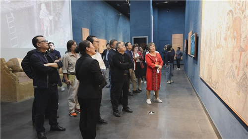 �����ǲι۱�ͥ�ʳ���ַ���˽��л����㴫ͳ�Ļ����з�չ���