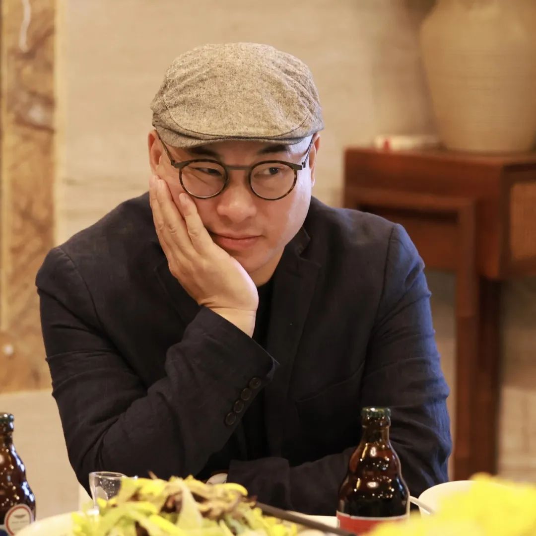 ���ڼα���  �Ӷ�ë�����壬�����ˣ��־����ڡ��羺���»�Ա���ڡ���������������ѧ�����羺���¡�����ѧ�ڿ�����������Ʒ������α���С˵�±�����С˵ѡ��������ƪС˵ѡ����ת�ء������г�ƪС˵��С�в�����С���������ж�ƪС˵��������֮�á��������á���10�ಿ������С˵�±����ٻ���ѧ������������ѧ����Ƚ�����������ѧ��������ѧ���а񽱵ȡ���硢���ݵ�Ӱ��Ʒ��������΢Ц�����60����������˹�ع��ʵ�Ӱ�ڵ�Ӱ����