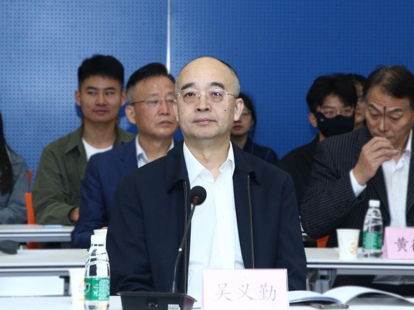 �羺���µ����Ա������ϯ�����ڳ�ϯ��̳���´�