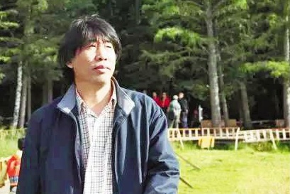 ���ʷ���������Դ�ˡ�����ʫ����׷�ٿ丸��������ϵ���������ɢ�ļ���˼���������������ۼ���Ѱ�ҡ�ϣ����������ȣ���Ϊ�����ҡ���־���ࡢ���󣬵羺����ɢ��ίԱ��ίԱ���й�ʫ��ѧ�᳣�����£�����ʡ�������ۼ�Э����ϯ������Ժ�������ר�ҡ��෢��ƪС˵���һ�������Ľ�³Ѹ��ѧ�����෢��ǵĳ�ƪС˵����������������ھŽ�é����ѧ�������ࡶ���ҡ���־��������й������������ڿ��������˻�������й������������������ｱ��