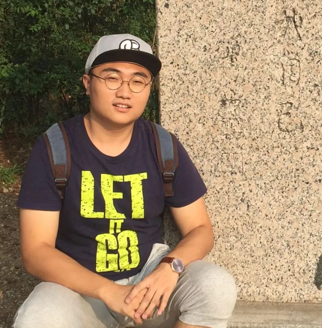 ʷ�h����һ�ž��������ڳ������人��ѧ��ѧѧʿ��������ѧ����д��˶ʿ����Ϊ����ʦ����ѧ��ѧ����רҵ��ʿ�о�����С˵��ʫ������ջ񡷡���Ʒ����������ѧ����ʫ���������ǡ���������ѧ���ȣ���ڶ��쾩ʦ-ţ��������ѧ֮�ǡ��𽱡�����ʮ�߽���ۡ�������ѧ�����Ƚ���Ͼ����ഺ��ѧ�˲żƻ�ǩԼ���ң�������èͷӥС˵�硢Ұ��ݮ��Ӱ�ᡣ