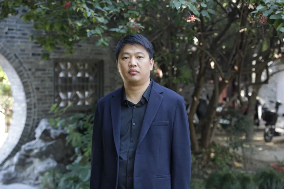 ���ٳ�   ���ո����ˣ��������������ң���Ϊ����������Э���������»���ϯ�����г�ƪС˵��������������ٵ���١������ǡ���ɢ�ļ������صķ羰������ľ��԰������ׯ�����ؿ���ƿ���ȣ�����Ľ���������ѧ�����ڶ�ʮ��ٻ���ѧ��ɢ�Ľ���