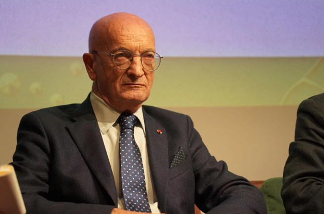 �����ᡤ������������˫��ʫ�ˣ�֥�Ӹ��ѧ������ߵ�ʦ��ѧԺ�����������ѧ����ͼ�ߴ�ѧ������˹У�����������ڣ������������Э��Ա������������Э����ίԱ���Ա�����첢������ִ������־����������������ʫ�����ң�������������������ʫ�����۷�õ�塷����Ʒ����ɶ������ԣ�����Ī�����影����ŷ��ɣ������������ؽ����ȣ��񷨹�ѧ�������Ҷ˾��ѫ�¡������������ž���ѫ�¡���������ѧԺ�󽱵�������