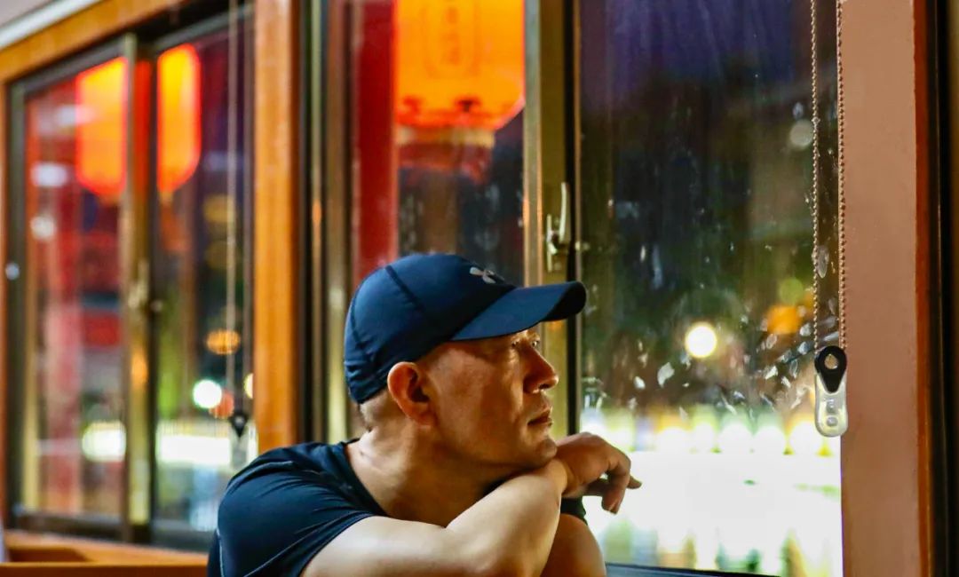 ������һ������������������£��羺����ȫί��ίԱ�����г�ƪС˵�����������տ�������ξ���ļ�����С˵������Ĭ����ʿ���ȡ�����ȫ������������Ʒһ�Ƚ���������ѧ���˽���é����ѧ���˽���ʮ����ѧ����³Ѹ��ѧ���Ƚ��