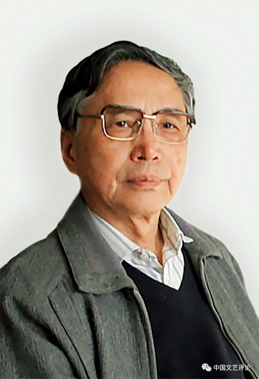 Ǯ���ļ�飺1932��11���������������ˡ�1955���ҵ���й������ѧ����ϵ��1955��1959��Ͷ���Ī˹�ƴ�ѧ�о���������˹������ѧϵ����Ϊ�й�����ѧԺ����ѧ��ίԱ����ѧ�о����о�Ա���о���Ժ���ڡ���ʿ����ʦ(��1987����)���羺���¹���ȫ��ίԱ������ίԱ���й�������������ѧ�������᳤�������й�����ѧԺ��ѧ�����������о������Ρ��Ƚ���ѧ�о������Ρ�����ѧ���ۡ����ࡢѧ��ίԱ��ίԱ������ԺѧλίԱ���й�������ѧѧ���������Ա���ټ��ˡ����С��������������������������ʵ������ִ����塷������ѧԭ��������չ�ۡ�(���Ϊ����ѧ��չ�ۡ�)������ѧ���������������Ļ����񡷡�����ѧ���ۣ��������Ի���ʱ�������������Ծ�����ѧ�ۡ�����Ǯ����ѧ���Ļ���ʡ��������������ɡ�(����)����Ǯ�����ļ���������4����������ѧ���ۣ������뷴˼�����������Ծ����뵱�����۽��衷�����ִ����뵱����ѧ���ۡ�����ͩ���κۡ�������ѧ�����ȣ��С�Ǯ�����ļ���5�������������ࡶ�ͺս�ȫ��������7�����������硷6�֡�����ѧ���۽�����顷7�֣���������������ļ�������ʱ������ѧ������顷36�֡����ִ��������������ԡ�14�֡������г�ƪС˵���ִ����衷([��]л������)�ȡ�