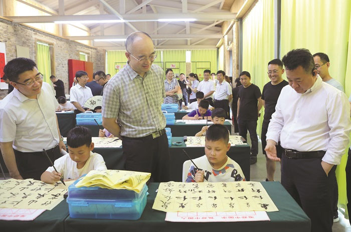 ��ɽ���ٰ�ġ��������ѧ�������羺�������һ�ܡ��ڼ䣬�������ڼ���������й����鷨���á�