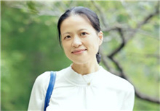 ���ֳ����磺��ѧ�����˱���Ӹ��ӺͰ�ͷ̧��ͷ��