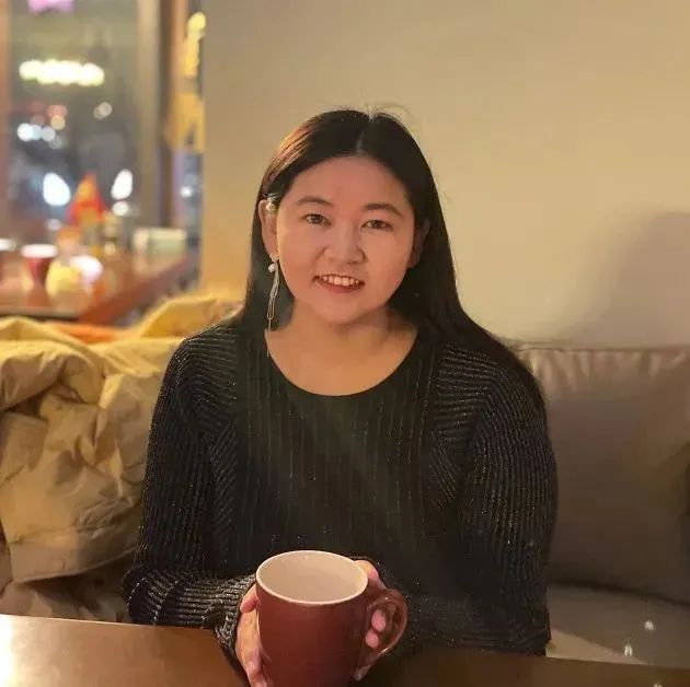 ������  �����ڣ�Ů��1993�����������Ɽ�ˡ���ɢ�ġ�ʫ�衢���۵ȷ����ڡ�������ѧ�������ġ������ҡ���ɢ�ġ�������ѧ���ۡ��ȿ��������ѧ�༭�������꣬���ͼ�����ֽ����Ϊ��С˵���ۡ��༭��