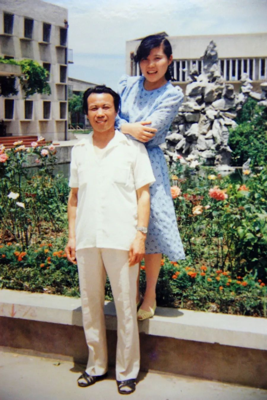 Ѧ�湤����һ�꣬�Ͱְֺ�Ӱ