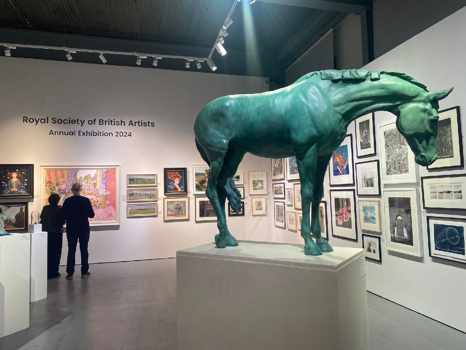 Ӣ���ʼ�������ѧ��2024���չ�����׶�Ħ�����Ⱦ��С�