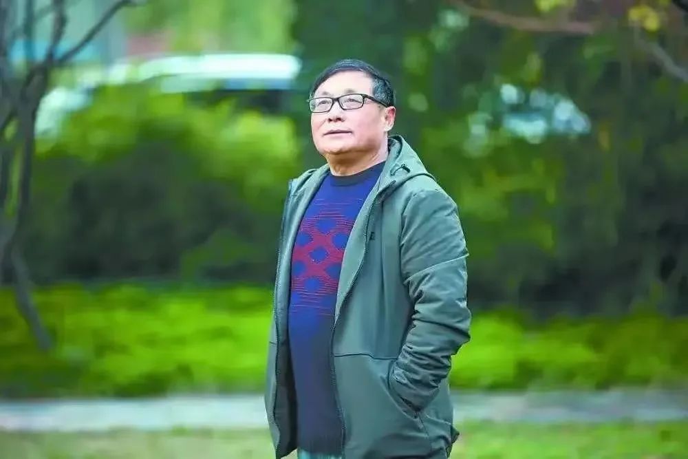 �ļ��£�ɢ�ļҡ������ң��׽�³Ѹ��ѧ������