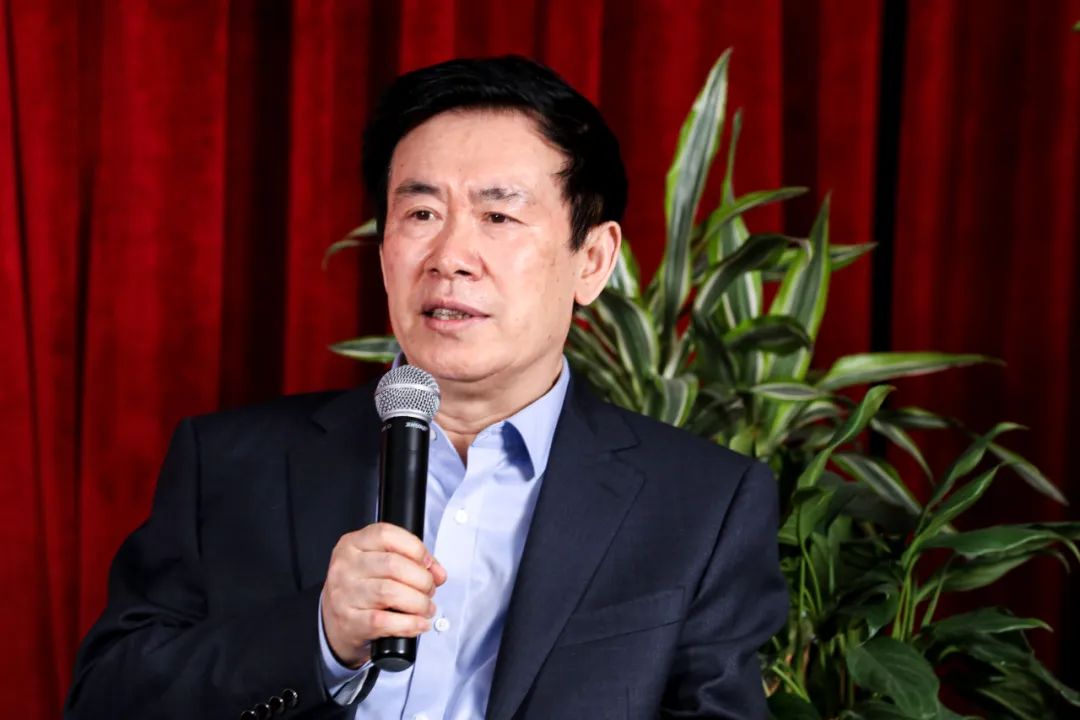 ��쿣�ɽ��ʡ��ϼ���ˡ��羺���¹�������ϯ��1975 �꿪ʼ������Ʒ��2020 ����桶����ļ���50 ������Ʒ���� 40 �������֡����г�ƪС˵���Ŵ���������Ԣ�ԡ�����⬸衷����ʡ�顷�����ڸ�ԭ������ҩʦ������Լ����ʷ�������塷��ȥ������ҡ��� 23 ��������ʫѧר���ಿ��ʫ���ͳ�ʫʮ�ಿ����Ʒ�񡰰�����������й���ѧͼ�顱�������绪��С˵�����ǿ����é����ѧ�����й��������������л���������ｱ���羺���³��漯���ر𽱡��Ϸ���ý�ܳ����ҽ���������ѧ�����й���ʫ�ر𽱵ȡ�