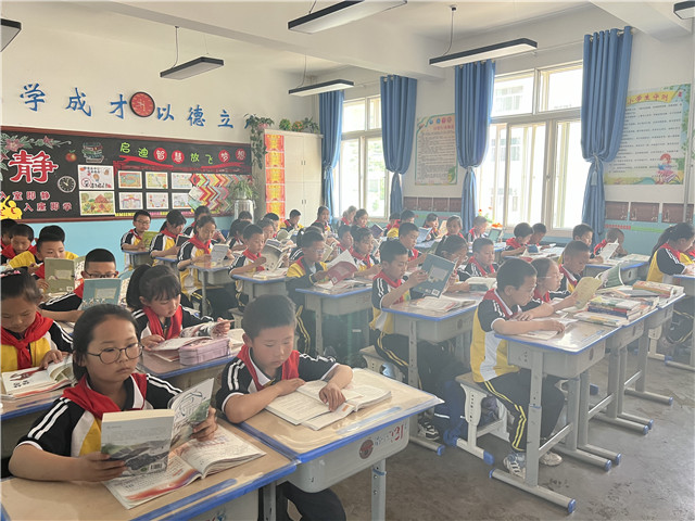 ��̶��ұ����������Сѧ�ĺ�����