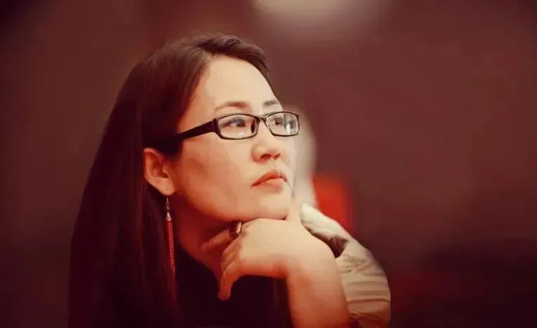 ���ʸ��ޣ��ɹ��壬�羺���¹�����Ա�����ж�ƪС˵���������������еİ�ᷡ�����ƪС˵��Ӱ���ȣ�����С˵�����߽�����ѡ�羺���¹������й�����������ѧ֮�Ǵ��顱������2018�꡶��ԭ����ѧ������ʮ�������ɹ���������ѧ�����������¡�����2020�꡶������ѧ����Ƚ�����ƪС˵����¶��ɽ�塷��ѡ�й�������ѧ�о�������й�С˵ѧ��2023����й���С˵��