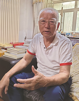 ���߼δ� ���壬�Ĵ�ʡ���β��������ݰ������ˡ�1950��μӽ�ž��������˽������ء�������ص�ȫ���̡�1956�굽������������磬���²��ķ���ͱ༭���湤����ֱ��1980�ꡣ1980�걨���й�����ѧԺ������ѧ�о�������¼ȡ��������Ҫ���¡���������ʷʫ�о��ͷ��빤���������桶������������̽������������������ʷ���ˡ�������������������Ļ����������������ۡ���ѧ��ר���������С������������ľ�ѡ����40����51�ᣩ����������������ǵ䡷�ȡ���ƪС˵����ɣ÷�䡷��������ѧ�������Ǻ���߹��ĵط����ֱ��õ�һ�졢��ʮһ��ȫ������������ѧ������������