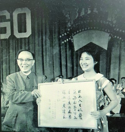 ��ĭ���򡶺�ɫ���Ӿ���Ů��Աףϣ��������ѵ�ӰŮ��Ա���� �����ṩ