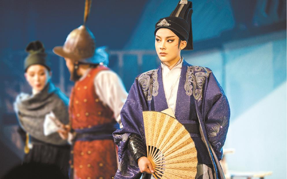 ����Ϸ�������ഺ������������С���ʽ��ý���Ͻ������Ļ���ʱ����������Ϸ���ŵ���̬�����ǡ����Ļ������塱��Ӧ��ý�黷�����������������ͳ�Ļ������������Ҹ��µĵ���ʾ����ͼΪԽ�硶�����ſ�ջ��