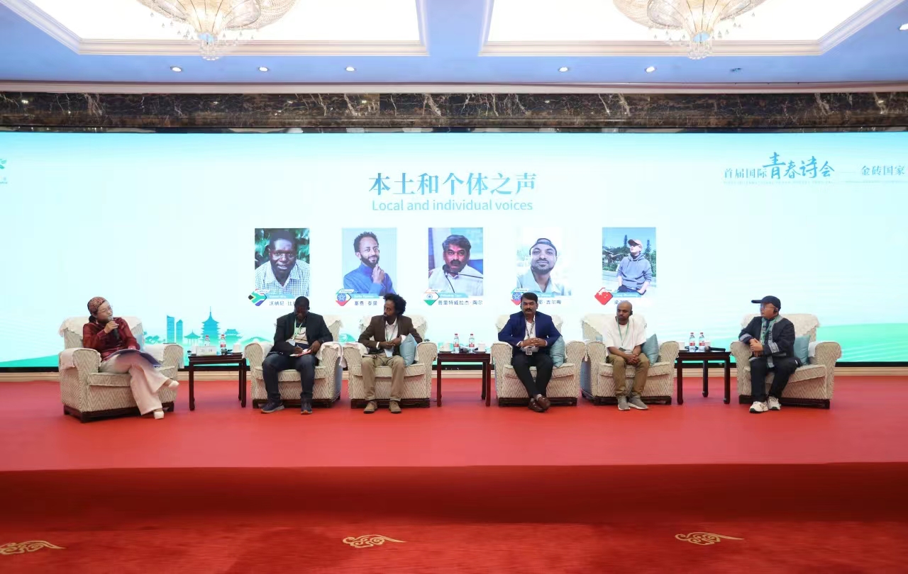 �������͸���֮������̸�ֳ�