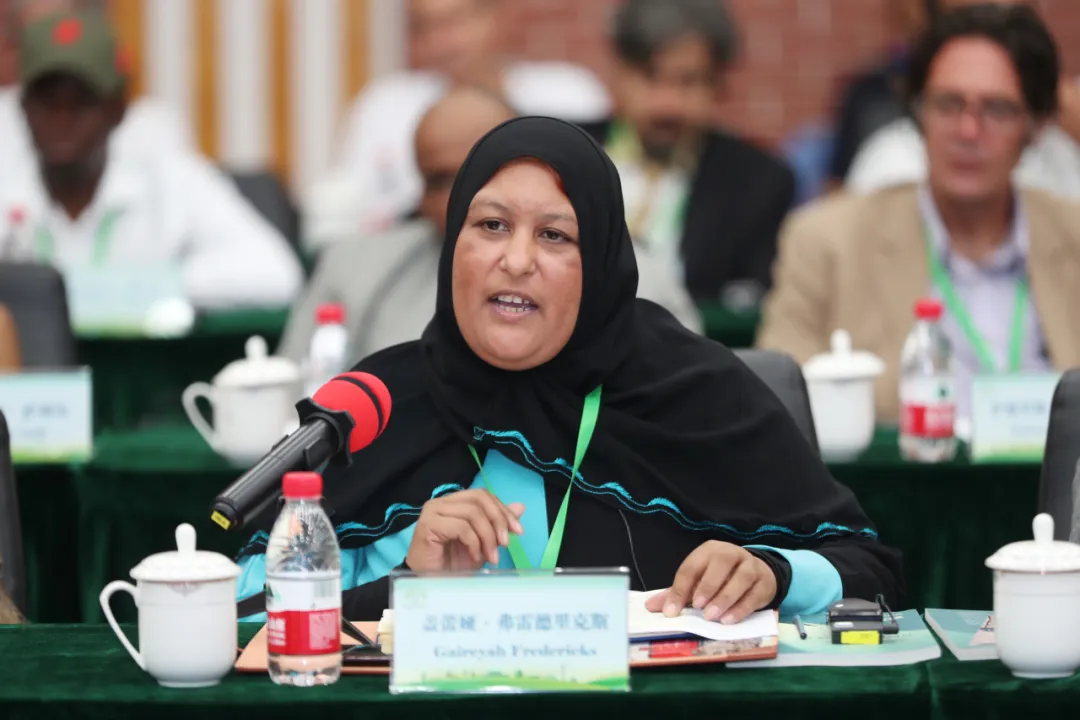 �Ϸ�ʫ�˸���櫡����׵����˹