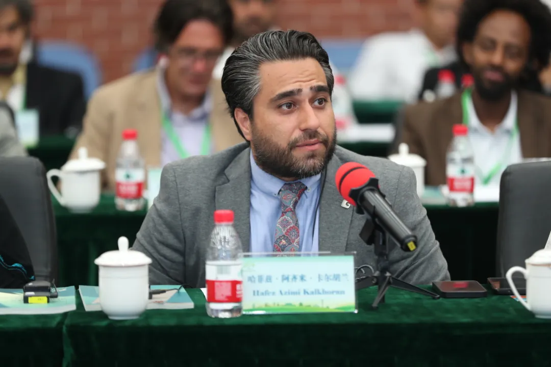 ����ʫ�˹����ȡ������ס���������