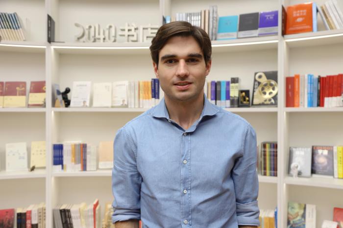 ����ɣ�١��ܷ��˹�ͼ