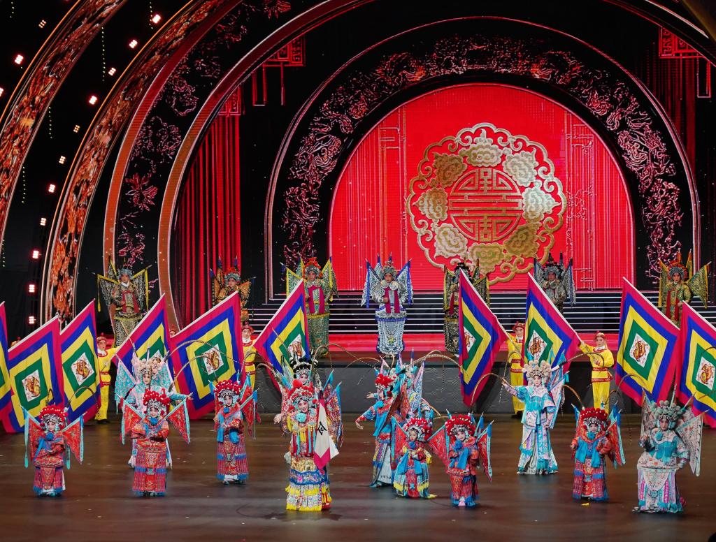 9��19�գ���ְ��Ա�ڱ����Ļ���̳ר�������ݳ��б���Ϸ������������Ӣ���¹�Ӣ�����»������ �ų��� ��