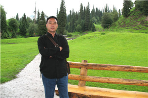 ���뽱������ͨ���������֡���ά��������ߣ������������壩         �񽱸�������һ����������ѧ���롢ʫ�ˡ���С�Ҿ�ѧϰά��������ά����Ľ�����ѧ�������ҴӾ�ʮ�����ʼ������ѧ���빤������Ҫ�ǰѹ���ͨ���������ֵ���ѧ��Ʒ�����ά����ġ�������ʮ�������ѧ��������У������˼������ֵ�С˵ʫ����Ʒ������ѧ������ҵ���˽��������͸��򡭡�