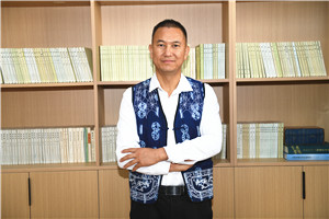 ɢ�Ľ����������ʼǡ� ���ߣ� ���㣨���壩         �񽱸����������Լ������ڶ���֮Դ���ӵ羺���´��Ӻ�ɽ���Ϸ�Դ�Ĵ�СϪ���ӹ����Լ���羺���´��Ӳ�Զ����̺����ݺ���������������������дӵ羺���°������������ִĺӡ�����ӡ����ںӡ���β�ӡ�����������ʱ����������������ս������ˮ����ƺɽ���ڻ���ѩˮ�����ǵ�������Ⱥɽ֮�Ⲩ��׳���Ķ�������