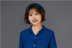 ʫ�轱������������  ���ߣ��Ʒ���׳�壩         �񽱸�����һֱ�����Լ�����������������ӵ��ƽ���������˶����Ҹ�����һ�����׳���д���ߣ���һ����д��60�౾�籾�������õ羺���µ���׳����д�ġ�Сʱ����ϲ�����ڸ������ߣ������ɿ��д�֡�Ҳ�����һ�û��������ʶ��ʱ�����ֵ������������¡��������������������µļ��ߡ�ͼ��༭���������ڵĽ�ʦ����