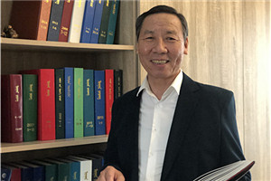 �ж�ƪС˵�����������ڡ�����ƪС˵����  ���ߣ����ȶ����ɣ��ɹ��壩         �񽱸����������ϣ�Ψ���԰�Ϊ����������̩�����յ�Բ���������ȱ�ٰ��Ĵ���Ψ�а����ữһ�У��ֲ��Ѻۣ�ʹ���ǵ��Ժ������棬������������һֱ����������Ʒ��ͻ�԰��뱻������ˡ�뱻��ˡ֮��Ҫ�ԣ�ͨ���Լ�����Ʒ�����˼�󰮣�Ϊ����֮������ǣ��ܷ���Ϊʹ��֮�����Բ������ᣬ�����ҵ���Ը��