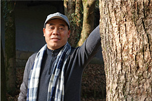 �ж�ƪС˵�������¹��׷���ᡷ ���ߣ���һ�������壩         �񽱸���û�����ƻֺ�Ĵ󳡾���û�й�����ڵĴ������Ҳû���������˵Ĵ�ϲ��������Щ���㾯����������ƽ��Ӣ�۹���ʷ��ӯ���ҵ����ģ�Ȼ������ʶˣ��ɾ����ҵ���ѧ�Ρ��ɴˣ���������򵽣�����׳����ʱ������Ϊ��ʵ������ѧ�����ṩ�����޿����봴�£���ѧ���ܸ���ʷ���¿հף����Ҳ�������ʵ������ȱλ��