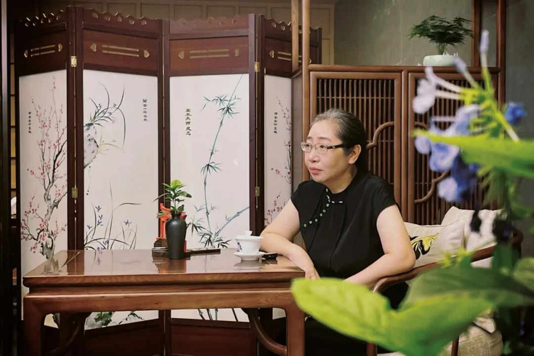 ���� ����һ����硢���ң��Ĵ�ʡ��Э����ϯ������ڶ������ٽ����ұ�罱����αװ�ߡ�����������ƪС˵��һ����������αװ�ߡ��������ռǡ�����ɫ��ս���硶����ʮ���š��Լ����Ӿ硶һ����������αװ�ߡ��������޷졷�ȡ�