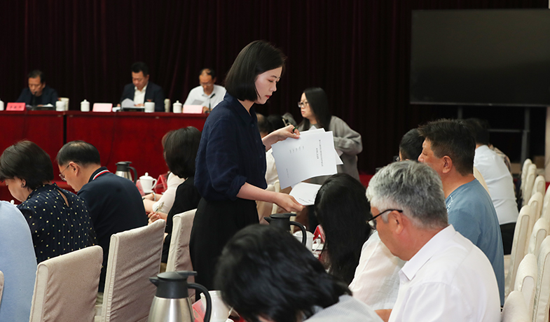 ����Ա�ַ�ѡƱ