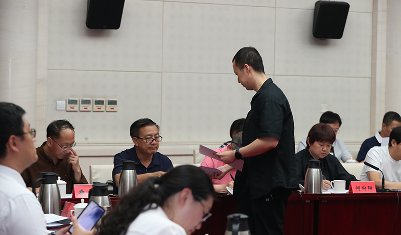 ����Ա�ַ�ѡƱ