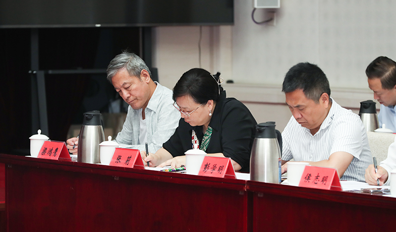 ��ί����дѡƱ