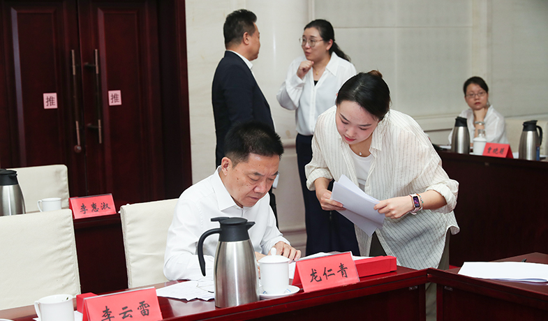 7��31�գ����ɼ�����鳤����ʤ���ѡƱͳ�������ǩ��