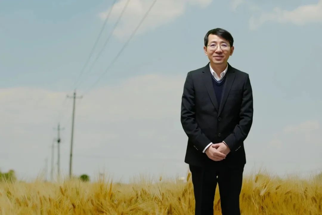 �޳��࣬�У�1981���������Ϻ����ˣ���ʿ��ҵ���Ͼ���ѧ�����ڸ�����ѧ�й�������ѧ��ʿ������վ���²�ʿ���о������ι���ʦ����ѧ��ѧԺ���ڣ���ʿ�о�����ʦ����Ϊ�㶫������ó��ѧ�й������Ļ�ѧԺ���ڣ���Ҫ�����й�������ѧ���Ļ������о���