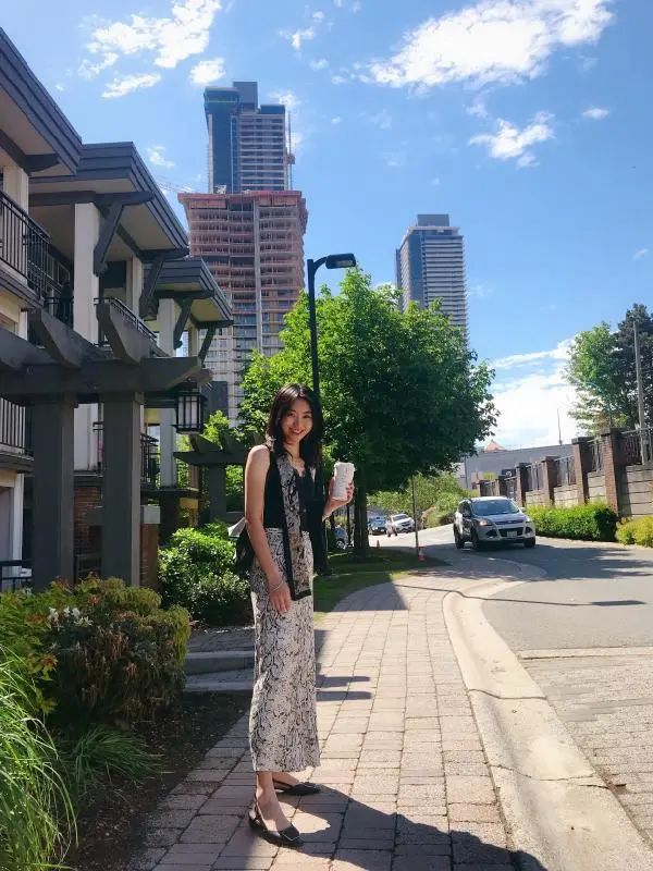 ���ڣ�С˵���ڡ�������ѧ����ʮ�¡�������������ɽ���ȡ�����С˵��������ͷ���������¸绪����ʫ������һ�����졷������ɽ����ѧ˫�꽱�����˽�����ɽ֮����ѧ��������������ѧ���ȡ�ţ���ѧ�޵�ѧ������������������ѧԺ��ͬ�����ҡ���ʦ���������ѧ��Ӧ������ѧ�ڶ���ʿ��