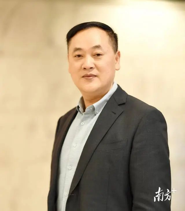 л��˳���У����壬1972��7������������͡�ˡ��Ⱥ��ҵ�ڸ���ʦ��͸�����ѧ����ϵ������ѧ��ʿѧλ�����ι㶫ʡ����Э�ᴴ���о��������Ρ�һ�����ң�2006��������ɽ��ѧ����ϵ���ڡ���ʿ����ʦ��  �Ⱥ���ѡ�������Ļ������ߡ��ĸ�һ�����˲š�����Ժ�������ר�ҡ�������������ѧ�ߡ���Ƹ���ڵȡ����ε羺���¹�����ѧ��������ίԱ�ḱ���Ρ��й�С˵ѧ�ḱ�᳤��  ��Ҫ�����й�������ѧ���Ļ��о����ڡ���ѧ���ۡ��ȿ�����ѧ���������ٶ�ƪ������ʮ��ƪ���ı����»���ժ��ȫ��ת�ء����С���ΪС˵�ҡ���ɢ���е����¡�����ѧ�����⡷��������ʮ���������ࡶ�й����������ۡ��ȴ�����ס����ֶ��������ƻ�����Ŀ�����������ѧ�����й���������ľ�񱭡�������������ׯ������ѧ���ȶ�����