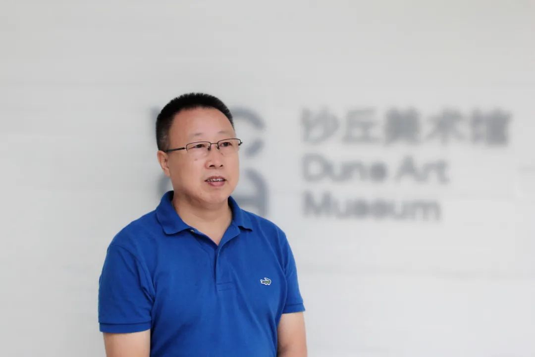 �����ǣ�1963�������������ګ���ˣ��Ͽ���ѧ��ѧԺ���ڣ���ʿ����ʦ���Ͽ���ѧ�µ�ʫ���о��������Ρ�