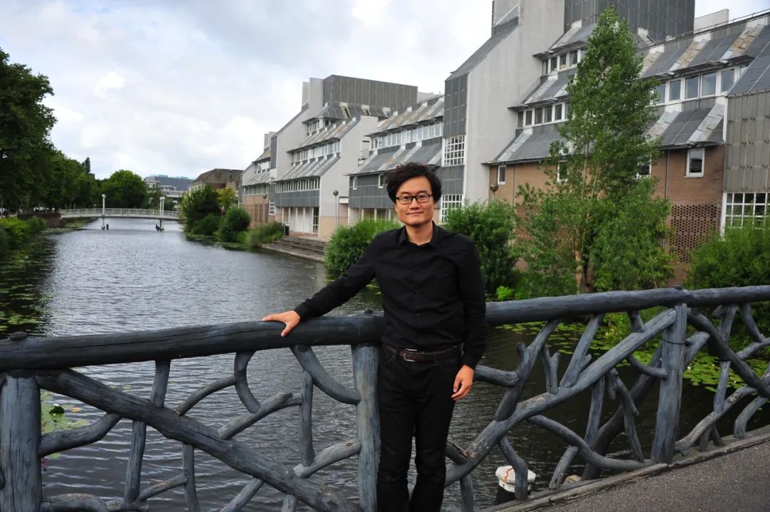 ¬�壬1980�����������ˣ��Ͽ���ѧ��ѧԺ���ڣ���ʿ����ʦ��