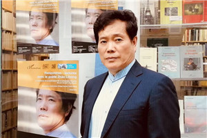 ͯ��������Ʒ���¹��󰡷���ߣ�������         �񽱸����ҵ�д����ʼ��ʫ���ɢ�ģ�д��ͯ��ѧ��С˵��ͯ����������60���Ժ󡣴�����ͯ��ѧ��ʹ�ҵ�д���Ͷ�ͯ��������ϵ��һ������һ����������磬��һ������������α����ƭ�����硭��